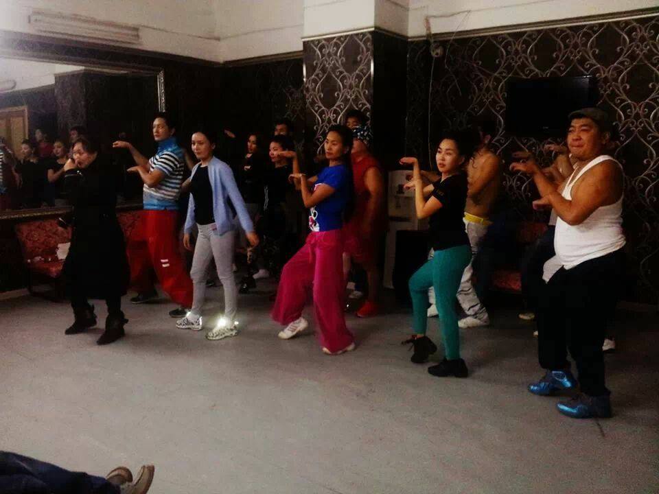 “X-Tuts” продакшны шинэ уран бүтээл “Тэргэл сарны инээд” шоу тоглолт болно